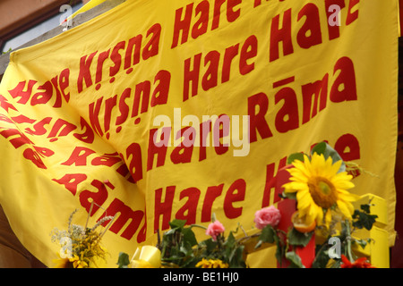 Hare-Krishna-Prozession. Altstadt in Prag. Tschechische Republik. Stockfoto