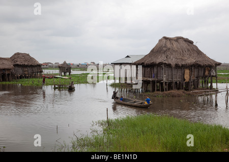 Ganvie, Benin, möglicherweise mit einigen 3.000 gestelzt Gebäude und 20.000-30.000 Menschen, die größte "See Krautern" in Afrika. Stockfoto