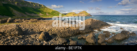 Panorama-Bild der Giant es Causeway, Heritage Coast, County Antrim, Nordirland, Vereinigtes Königreich Stockfoto