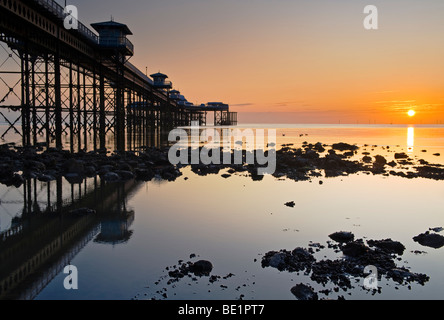 Llandudno Pier in Llandudno, Gwynedd, Nordwales, Sunrise, UK Stockfoto