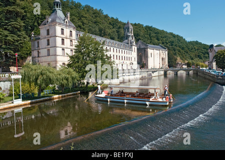 Brantome Abbey am Ufer des Fluss Dronne, Brantome, Dordogne, Frankreich Stockfoto