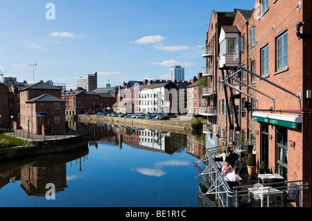 Fluss Aire in der Brauerei Wharf, Leeds, West Yorkshire, England Stockfoto