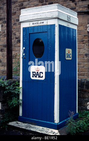 Alten Stil RAC Notfall Panne Telefonzelle, Baslow, Derbyshire, England Stockfoto