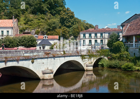 Brücke über den Fluss Dronne, Brantome, Dordogne, Frankreich Stockfoto