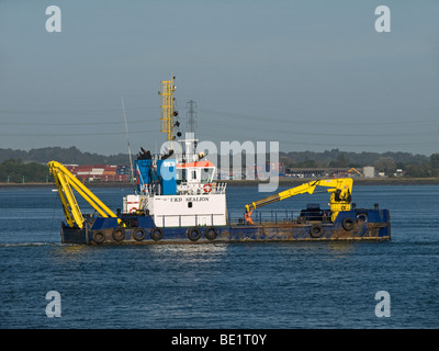 Multi-Purpose Baggerarbeiten unterstützen Schiff UKD Seelöwe in der Fluss-Test-Southampton UK tätig Stockfoto