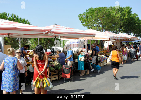 Imbissbuden, Samstagsmarkt, Ostuni, Provinz Brindisi, Apulien Region, Italien Stockfoto