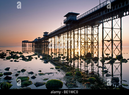 Llandudno Pier in Llandudno, Gwynedd, Nordwales, Sunrise, UK Stockfoto