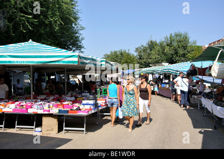 Samstag Markt, Ostuni, Provinz Brindisi, Apulien Region, Italien Stockfoto