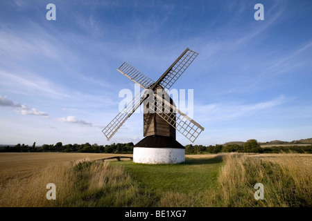 Pitstone Windmühle eine National Trust-Eigenschaft in einem Maisfeld in der Nähe von Ivinghoe Stockfoto