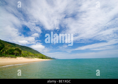 Die tropischen Gewässer des Ellis Beach, nördlich von Cairns, Queensland, Australien. Stockfoto