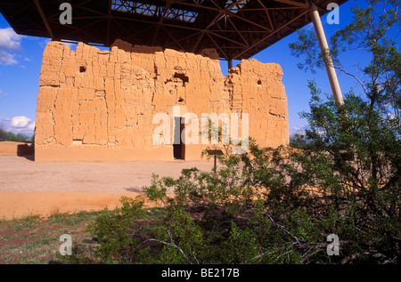 Am Nachmittag Licht am Westeingang der Casa Grande Ruins, Casa Grande Ruins National Monument Stockfoto