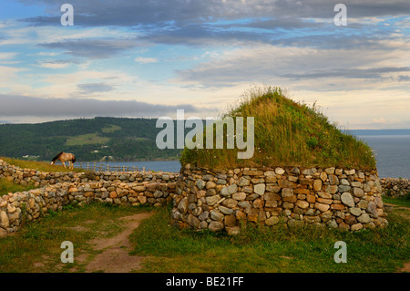 Clydesdale horse und schwarzen Haus mit sod Dach und Steinmauern im Highland Village Museum iona Cape Breton Island Nova Scotia Kanada Stockfoto