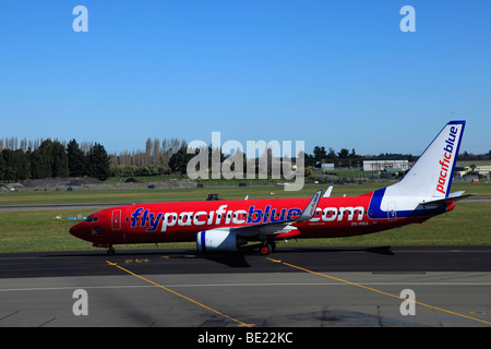 Pacific Blue Airlines Boeing 737-800 Jet Besteuerung am Flughafen von Christchurch, Canterbury, Südinsel, Neuseeland Stockfoto