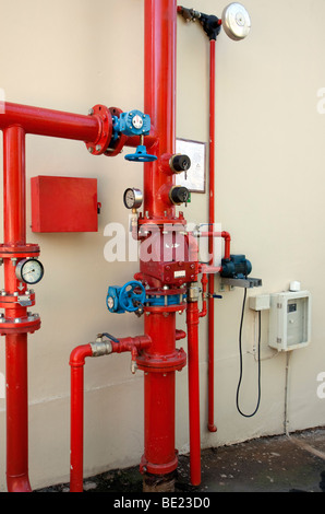 Abschnitt der Ventilsteuerung für industrielle Sprinkleranlage. Stockfoto