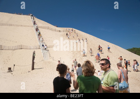 Die Leute auf der Dune du Pilat, höchsten Sanddüne Europas, Aquitaine, Frankreich, Europa Stockfoto