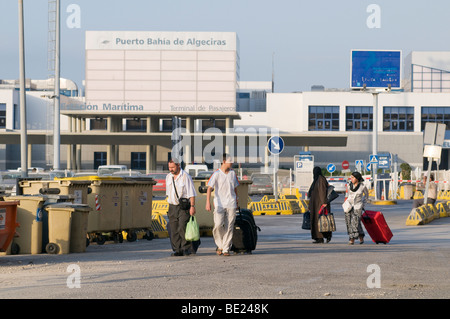 Spanien marokkanischen Familien und Leiharbeiter, die Ankunft im Hafen von Algeciras, in der Nähe von Gibraltar Stockfoto