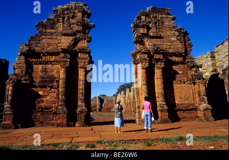 Kirche-Tor. Jesuit Mission von San Ignacio Mini Ruinen. Provinz Misiones. Argentinien. Stockfoto