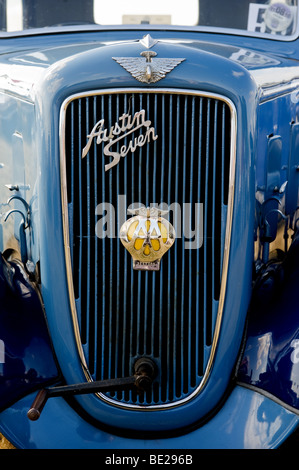 Der Kühlergrill mit einem AA-Abzeichen auf dem Display an der Essex County Show.  Foto von Gordon Scammell Stockfoto