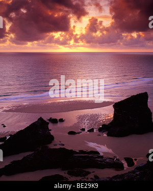 Sonnenuntergang bei Bedruthan Stufen an der North Cornwall Coast bei Newquay, Cornwall, England Stockfoto