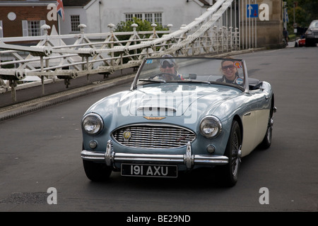 Austin Healey auf Marlow Brücke Stockfoto