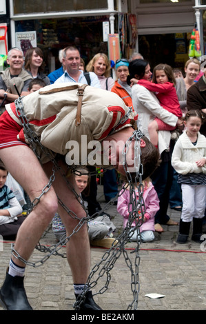 Straßenkünstler Ashbourne International Streetfest 2009 Straßentheater und Kunst-Festival in Ashbourne Derbyshire England Stockfoto