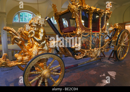 Die Gold State Coach. Die Royal Mews, Buckingham Palace ...