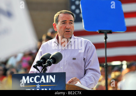 O'FALLON - 31. AUGUST: Ehemaliger Gouverneur von Arkansas Mike Huckabee spricht bei einer McCain und Palin Kundgebung in O'Fallon in der Nähe von St. Louis, M Stockfoto