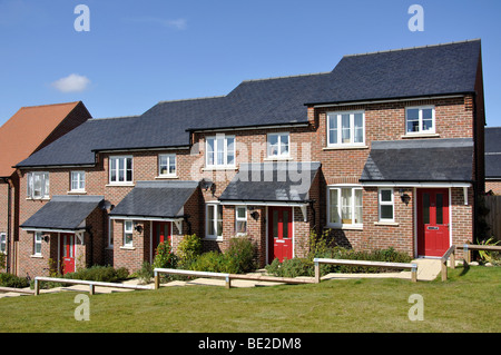 Reihe von Hütten, Overton Hill Wohnsiedlung, Overton, Hampshire, England, Vereinigtes Königreich Stockfoto