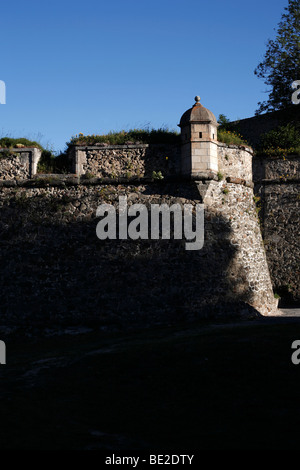 Die zum UNESCO-Weltkulturerbe erklärten Stadt Wände von Mont-Louis in den Pyrenäen-orientalische Region Frankreichs Stockfoto