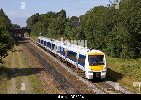 Chiltern 168106 durchläuft Bentley Heath (Dorridge) mit einer Snow-Hill - London Marlybone Service am 09.10.09. Stockfoto