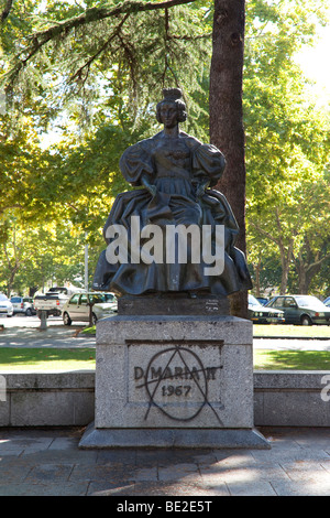 Statue der Königin Dona Maria II in Königin Dona Maria II Platz. Vila Nova de Famalicão, Distrikt Braga, Portugal Stockfoto