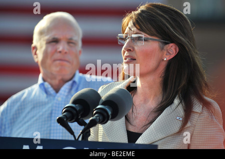 O'FALLON - 31. AUGUST: Gouverneur von Alaska und Präsidentschaftswahlen Vize-Präsidentschaftskandidat Saran Palin bei einer Kundgebung in O'Fallon in der Nähe von St Stockfoto