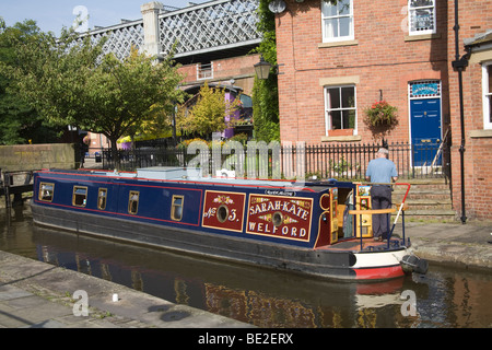 Manchester England UK Narrowboat der Herzöge Lock 92 Rochdale Canal in der Castlefields Gegend der Stadt eine historische Schutzgebiet Stockfoto