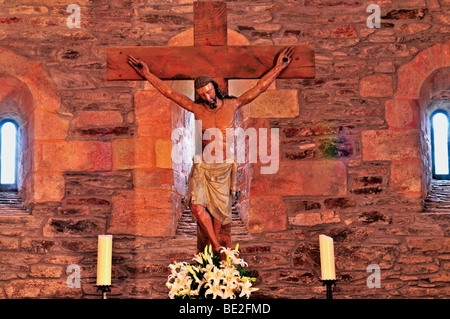 Spanien, Jakobsweg: Gekreuzigten Christus in der romanischen Iglesia de Santa Maria in O Cebreiro Stockfoto