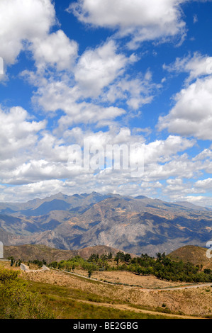 Bunte Landschaft in Cajabamba in den nördlichen Anden Perus Stockfoto