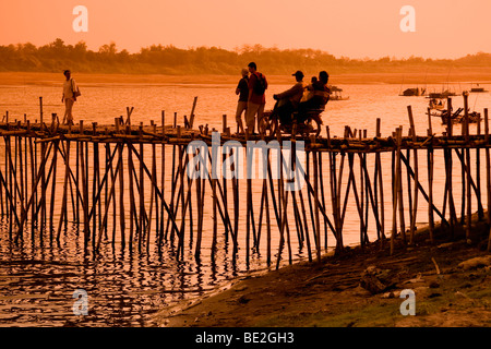 Bambus-Brücke über den Mekong River nach Koh Stift (Insel), Kompong Cham, Kambodscha Stockfoto