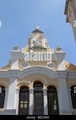 Fassade des alten Bolivar Instituts in Panama City. Stockfoto