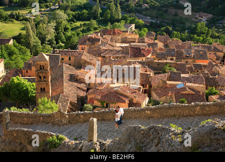 DIE STATIONEN DES KREUZES, MOUSTIERS SAINTE MARIE, PROVENCE, FRANKREICH Stockfoto