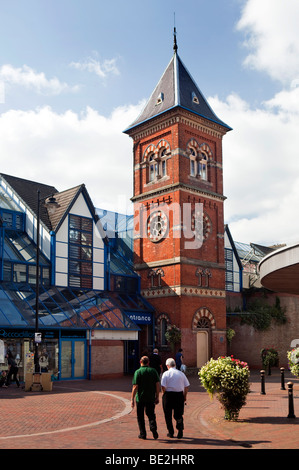 Großbritannien, England, Staffordshire, Stafford, Chapel Street, alte Kapelle Turm behielt im Guildhall Shopping Centre Stockfoto