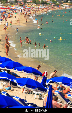 LA NARTELLE BEACH, LES ISSAMBRES, VAR, FRANKREICH Stockfoto