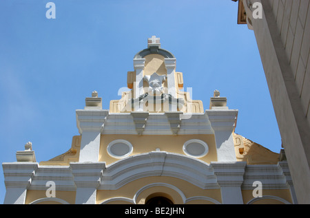 Fassade des alten Bolivar Instituts in Panama City. Stockfoto