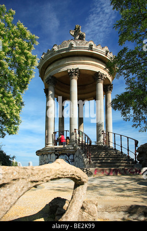 BUTTES CHAUMONT GARTEN, PARIS Stockfoto