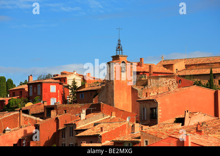 DORF ROUSSILLON, LUBERON, VAUCLUSE, FRANKREICH Stockfoto