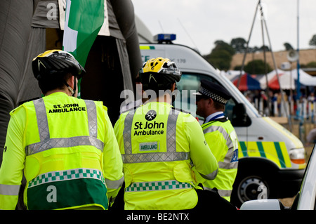 St John Ambulance Freiwillige an, die den Essex County. Stockfoto