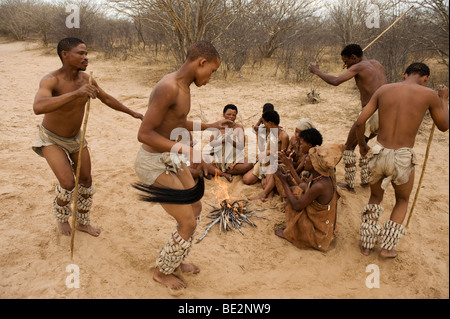 Naro Buschmänner (San) Tanz, Central Kalahari, Botswana Stockfoto