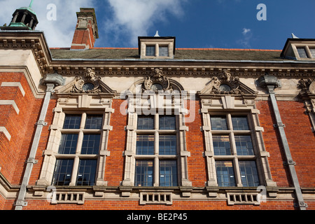 Großbritannien, England, Staffordshire, Stafford, Martin Street, Kreisrat Gebäude, entworfen von Thomas Hare, Fensterdetail Stockfoto