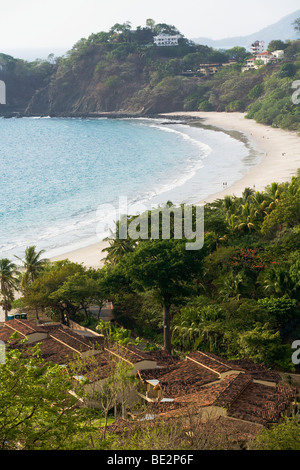 Ein Blick auf Playa Flamingo in Guanacaste. Flamingo ist ein beliebter Badestrand. Stockfoto