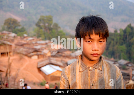 Armut, Porträt, Ethnologie, junge der ethnischen Gruppe der Akha Djepia, Dorf Ban Chakhamdaeng, in der Nähe von Nam Lan Conservation Area Stockfoto