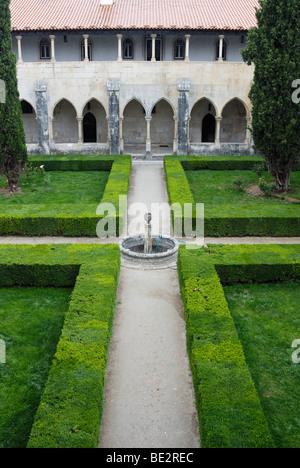 Innenhof im Bereich Kreuzgang des dominikanischen Klosters Mosteiro de Santa Maria da Vitoria, UNESCO-Weltkulturerbe, Batal Stockfoto