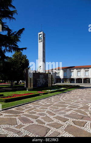 Rathaus Gebäude (links) und Gericht der Stadt Vila Nova de Famalicão (rechts). Distrikt Braga, Portugal. Stockfoto